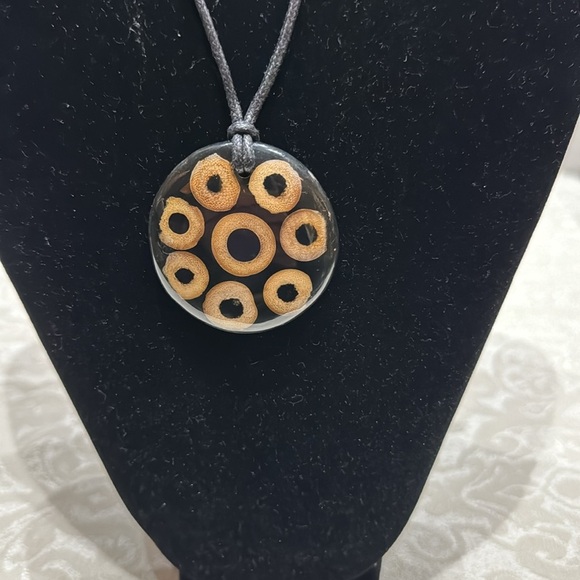 NWT decouture black circle pendant necklace - Picture 2 of 6